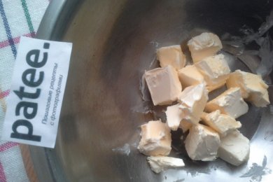 Шоколадный кекс с клубничным йогуртом и яблоками - приготовление