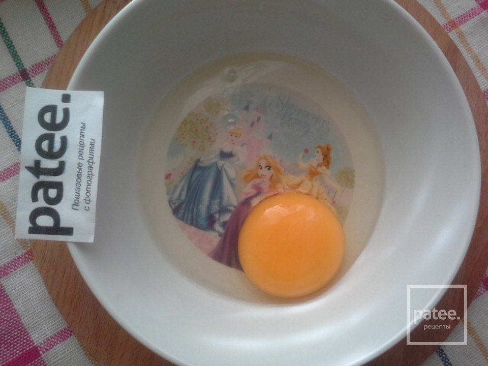 Шоколадный кекс с клубничным йогуртом и яблоками - Шаг 3