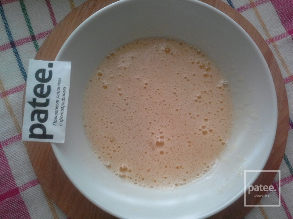 Шоколадный кекс с клубничным йогуртом и яблоками - Шаг 5