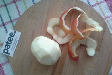 Шоколадный кекс с клубничным йогуртом и яблоками - приготовление