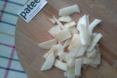 Шоколадный кекс с клубничным йогуртом и яблоками - приготовление