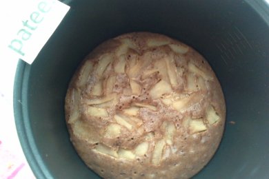 Шоколадный кекс с клубничным йогуртом и яблоками - приготовление