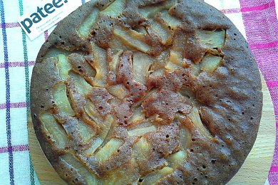 Шоколадный кекс с клубничным йогуртом и яблоками - приготовление