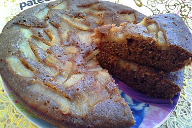 Шоколадный кекс с клубничным йогуртом и яблоками - приготовление