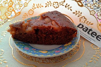 Шоколадный кекс с клубничным йогуртом и яблоками - приготовление