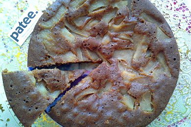 Шоколадный кекс с клубничным йогуртом и яблоками - приготовление