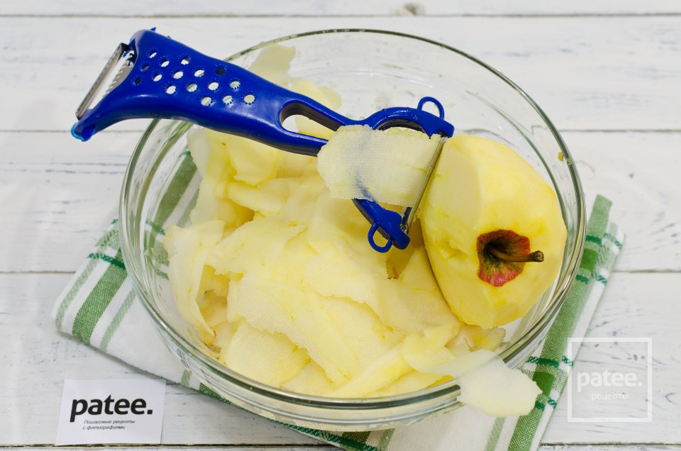 Яблочный пирог с засахаренными орешками - Шаг 8