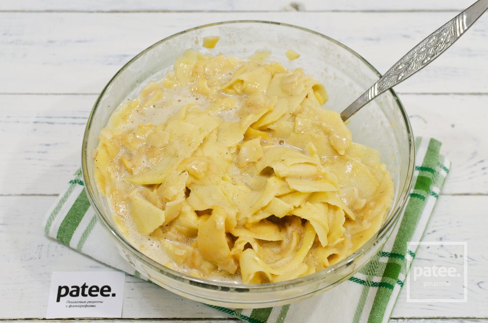 Яблочный пирог с засахаренными орешками - Шаг 10