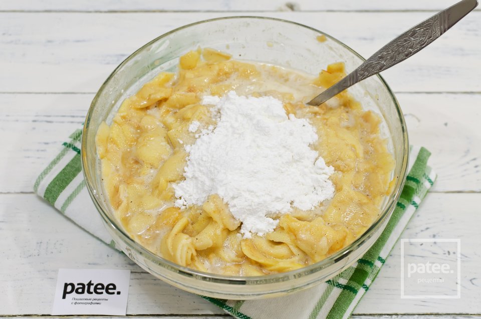 Яблочный пирог с засахаренными орешками - Шаг 11