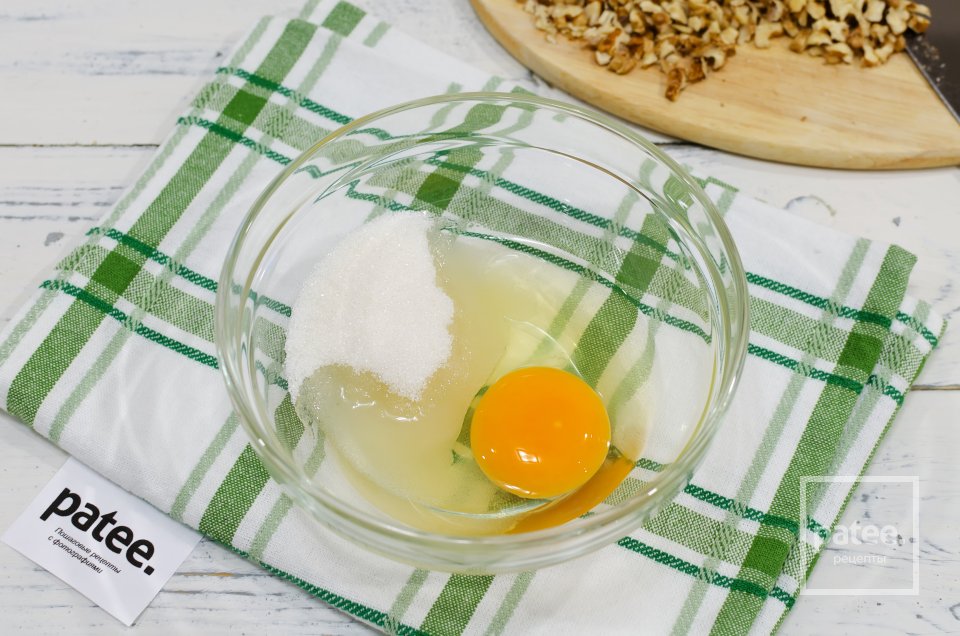 Яблочный пирог с засахаренными орешками - Шаг 14