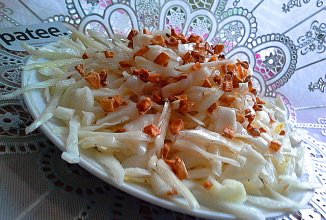 Салат из маринованной капусты с ароматизированным маслом