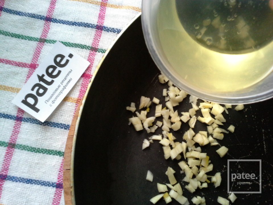 Салат из маринованной капусты с ароматизированным маслом - Шаг 9