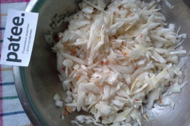 Салат из маринованной капусты с ароматизированным маслом - приготовление