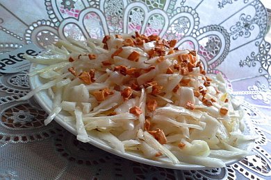 Салат из маринованной капусты с ароматизированным маслом - приготовление