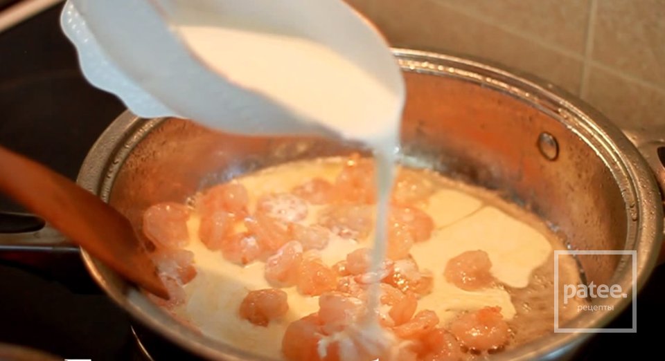 Паста с креветками в сливочном соусе. - Шаг 4