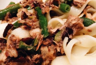 Фетучини с фасолью и тунцом