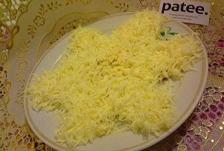 Салат из сыра с чесноком