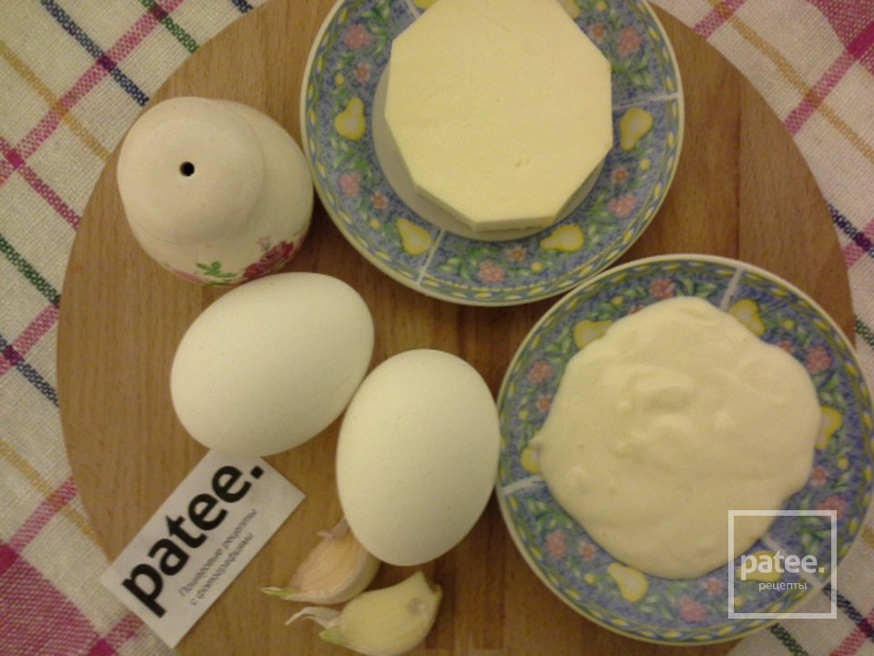 Салат из сыра с чесноком - Шаг 1