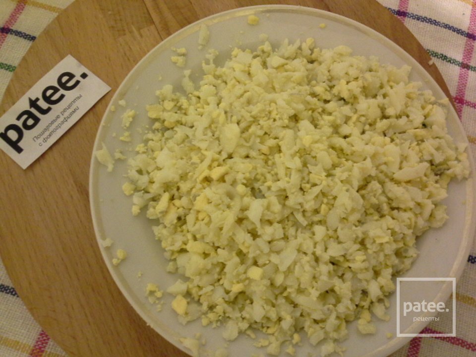 Салат из сыра с чесноком - Шаг 3