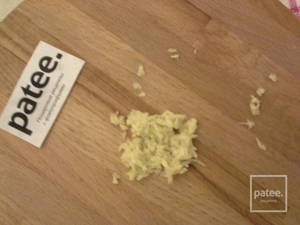 Салат из сыра с чесноком - Шаг 5