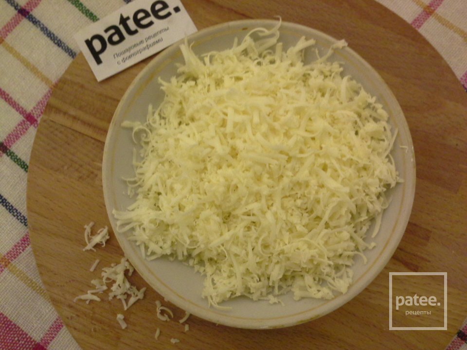 Салат из сыра с чесноком - Шаг 6