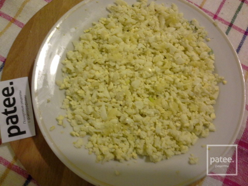 Салат из сыра с чесноком - Шаг 7