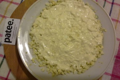 Салат из сыра с чесноком - приготовление