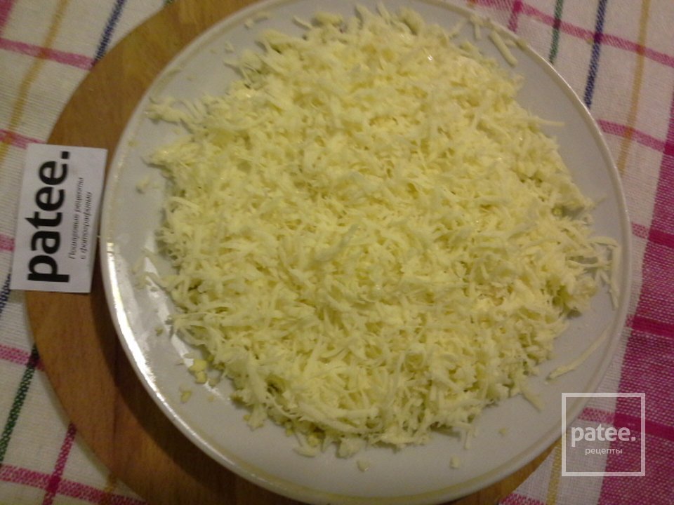 Салат из сыра с чесноком - Шаг 9