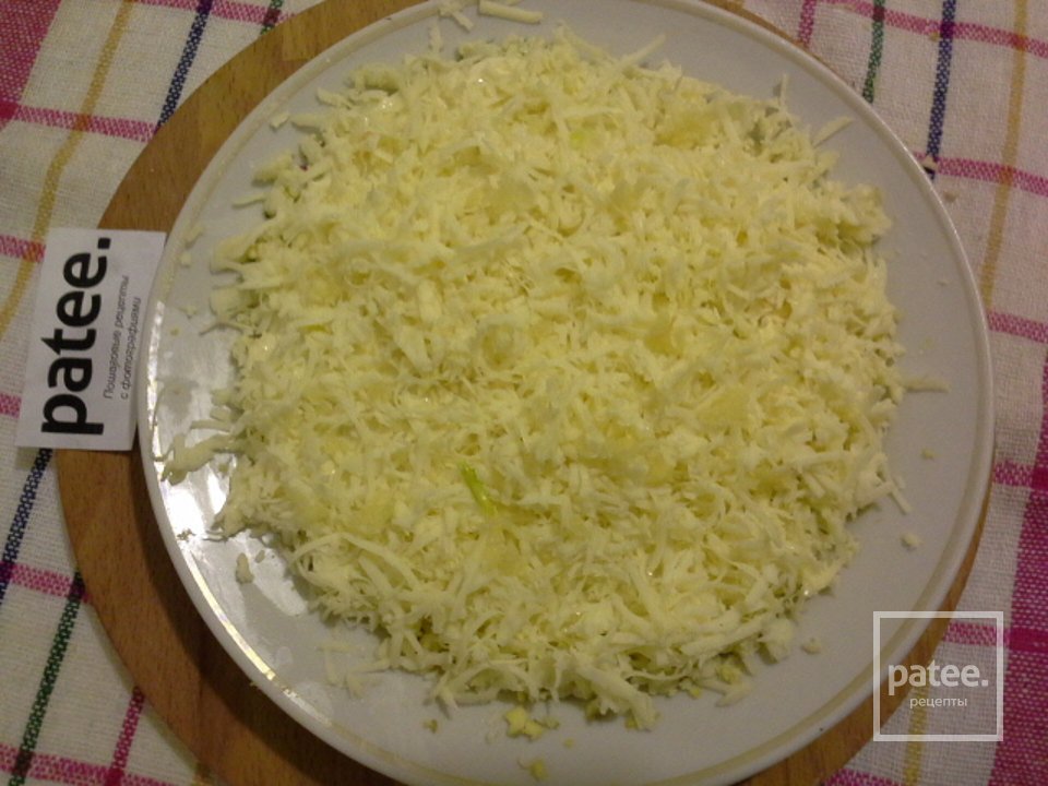 Салат из сыра с чесноком - Шаг 10