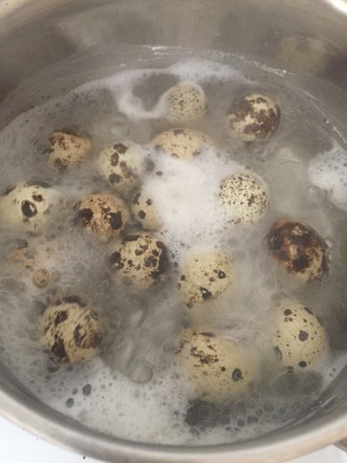 Оливье с языком и перепелиными яйцами - Шаг 3