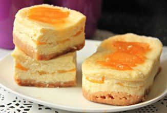 Творожники с кокосом и персиками