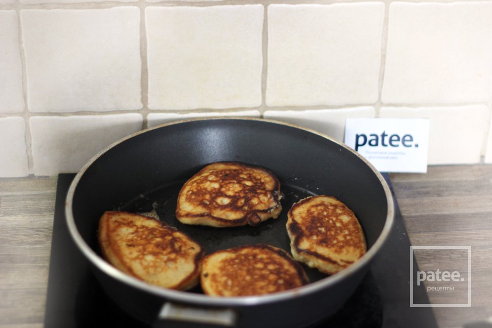 Полезные овсяные оладьи на йогурте - Шаг 13