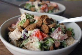 Весенний салат с куриной грудкой