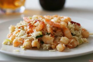 Креветки с рисом под яблочным соусом