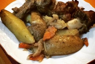 Баранина с картофелем и овощами