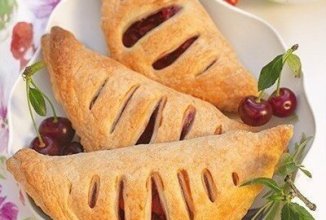 Слойки с вишней