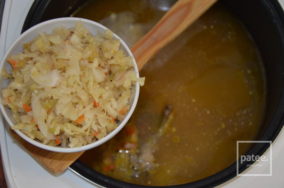 Щи из квашеной капусты в мультиварке - Шаг 9