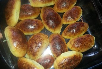 Пирожки с мясом и сушеным барбарисом.