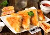 Треугольники из лаваша с колбасой и сыром