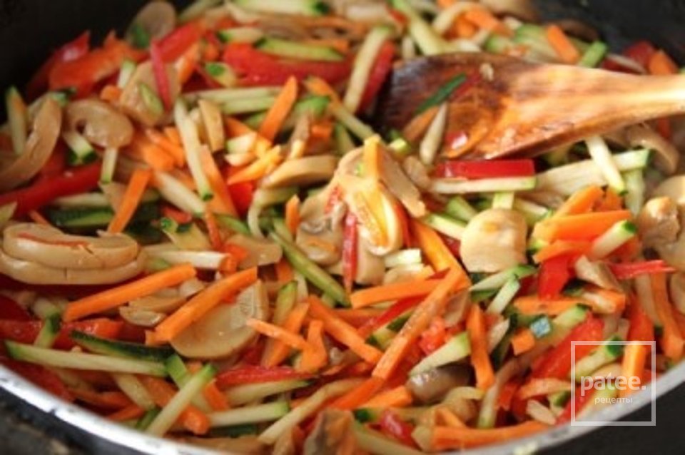 Гречневая лапша с овощами, в соусе "Якисоба" - Шаг 4