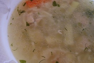 Куриный суп с вермишелью.