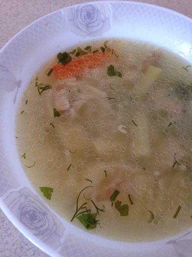Куриный суп с вермишелью.
