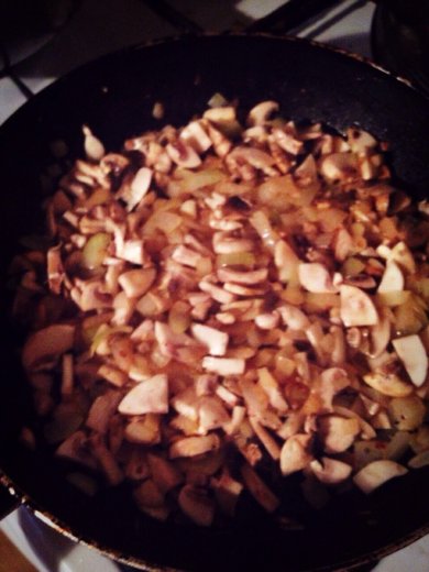 Курица с грибами, запеченная под картофельной шубой - Шаг 2