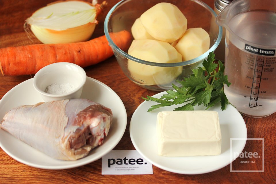 Суп с плавленым сыром и вермишелью в мультиварке - Шаг 1