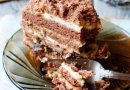 Шоколадный торт со сметанным кремом
