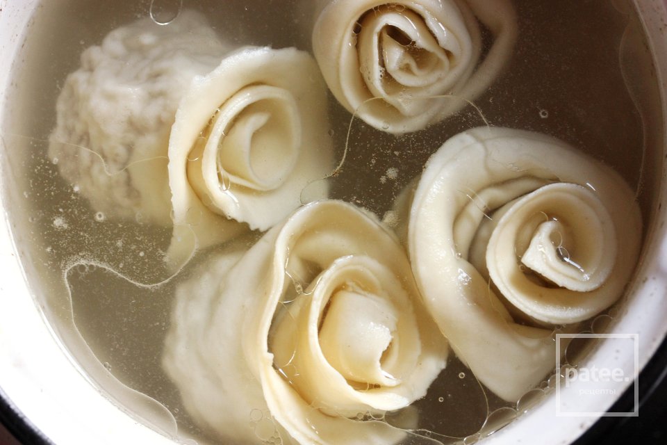 Ленивые пельмени-розы - Шаг 19