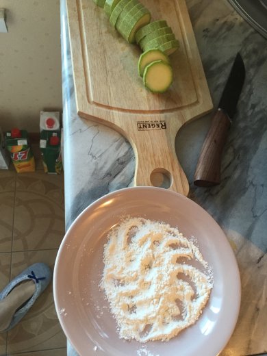 Кабачок с яйцом - Шаг 1