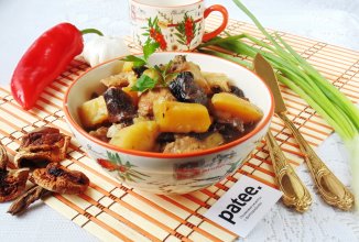 Жаркое из свинины с сухими лесными грибами