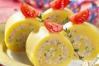 Рулет из сыра, ветчины и грибов