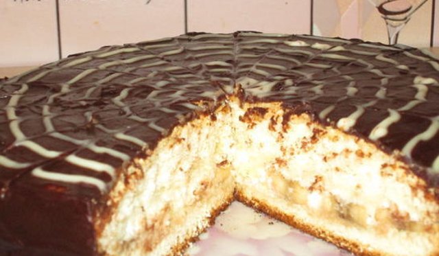 Бисквитный торт с бананом